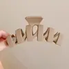 Pinza Geométrica Simple para el Cabello, Pinza de Moda para la Parte Trasera de la Cabeza, Pinza Femenina de Color Café, Accesorio para el Cabello de Pinza de Tiburón de Alta Gama y Exquisito