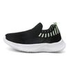 Tênis infantil novo respirável leve superfície flyknit pedal meninos e meninas estudantes do ensino fundamental casual sapatos infantis atacado