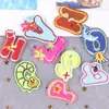 Pegatinas de tela bordada Lixin al por mayor 26 letras inglesas personalizadas parches adhesivos animales de dibujos animados accesorios para ropa