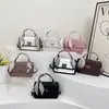 Bolsa Quadrada Pequena Retro de Luxo Flor Escura Bolsa Feminina Moda Nova Outono e Inverno 2025 Bolsa para o Dia a Dia Design de Fita Bolsa de Ombro