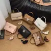 Bolsa de Ombro Fashion para Mulheres 2026 Nova Bolsa Vintage de Axila para Mulheres Outono e Inverno Bolsa Quadrada Pequena de Alta Qualidade Bolsa Transversal