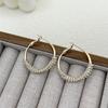 Aretes de Aro Torcido de Zirconia Perla para Mujer, Diseño Nicho de Lujo Ligero, Aretes de Botón de Gama Alta, Accesorios Elegantes de Círculo Exagerado para la Oreja