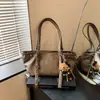 Bolsa tote retrô grande capacidade transfronteiriça para mulheres, nova coleção outono/inverno 2026, bolsa de ombro simples e fashion, adequada para o trabalho e uso diário