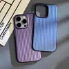 Patrón Corrugado Adecuado para Funda de Teléfono Apple 16, Apple 13 Año del Caballo iPhone 15 Pro Max Agujero Grande Pintura Metálica Funda Dura
