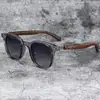 Nuevas gafas de sol metálicas de alta gama con patas de imitación madera y remaches, moda de negocios, unisex, protección UV