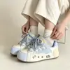 Jx Milk Fufu Sapatos de Treino Alemães Estilo Girly 2026 Lançamento Primavera Novos Sapatos Brancos Casuais para Estudantes Sapatos Esportivos com Solado Grosso para Mulheres
