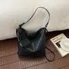 Bolsa Grande Capacidade Feminina 2026 Nova Moda Verão Bolsa Transversal Tecida Toque de Luxo Super Quente Bolsa de Ombro Único Estilo Balde