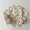 Traje de dos piezas para niños y niñas, estilo coreano ins, totalmente estampado con oso de dibujos animados, cuello redondo, pantalones de manga larga, primavera y otoño, lindo para niños