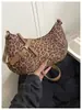Bolso tipo bandolera estilo retro, bolsa tipo dumpling para mujer, nuevo estilo Otoño 2025, moda simple, textura de alta calidad, bolso de un solo hombro cruzado