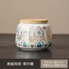 Bote de té de porcelana blanca de tamaño pequeño con un diseño incrustado en oro, que presenta un patrón de jade de grasa de oveja, para almacenar té en casa; portátil y hermético, mantiene el té fresco y previene la humedad