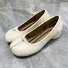 Versão de couro ~ 2024 novo couro plissado sapatos de dedo do pé macio lefu pequeno sapatos de couro fundo plano sapatos Mary Jane