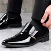 Nova Coleção Primavera 2025 Sapatos Masculinos de Couro Couro Brilhante Casual de Negócios Mocassins Slip-On Sapatos da Moda para Cabeleireiros Europeus e Americanos