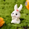 Paraíso do Coelho Ornamento de Paisagem em Miniatura, Animal Fofo de Desenho Animado, Casa de Coelho com Cenoura, Acessórios de Resina para Jardinagem, Artesanato Feito à Mão