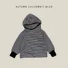 Sudadera con capucha a rayas para niños de primavera y otoño, estilo coreano, ribete de contraste de color, sudadera raglán para bebé, top casual para niños y niñas