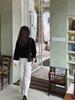 Pantalones de terciopelo perlado brillante coreanos que querrás usar todos los días