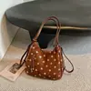 Bolsas de mano de lujo ligero estilo coreano al por mayor para mujer, nuevos bolsos de hombro elegantes de lunares para otoño 2026, mochilas versátiles
