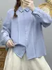 Camisa listrada com retalhos vazados e gola estilo artístico descontraído para mulheres, camisa azul de manga comprida, base de camisa de musseline de algodão dupla camada