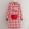 Delantal Impermeable y a Prueba de Aceite de Manga Larga para el Año del Caballo, Adecuado para Trabajos de Catering, Ropa de Trabajo Anti-Manchas para Cocina y Hogar, Mono de Año Nuevo para Mujer con Texto Impreso