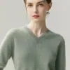 Baicaierong Outono/Inverno 2026 Suéter Feminino de Caxemira Gola V Design Versátil Malha de Lã