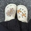 Acessórios de Flores e Borboletas de Rede de Alta Qualidade Adequados para Tamancos, Pingentes de Sapato, Fivelas de Sapato, Fivelas Decorativas de Superfície de Sapato, Removíveis