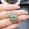 Venta al por mayor de fábrica Popular Colgante de Esmeralda Natural Plata S925 Incrustado Piedra Principal 4*4 Joyería de Lujo Venta Directa de Fábrica
