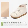 Botas de couro Snuffy para meninas, novo modelo outono 2026, botas simples antiderrapantes de sola macia para crianças, estilo princesa para meninas