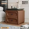 Mesa de Cabeceira Usada para Quarto de Casa 2026 Novo Modelo Creme Luxo Leve High-End Madeira Maciça Pequeno Armário de Armazenamento de Cabeceira