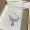 Colar Clássico de Trevo de Quatro Folhas em Aço Titânio Mais Vendido para Mulheres, Design de Nicho, Luxo Leve, Corrente de Clavícula Totalmente Cravejada com Zircônia Diamante