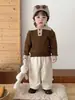 Suéter de punto de estilo coreano para bebé con bloques de color retro, un suéter polo moderno para niños, perfecto para primavera y otoño, con un tacto suave y cómodo