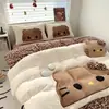 Corazón de niña ins terciopelo de leche lindo estampado de leopardo gato KT invierno cálido engrosado juego de ropa de cama de cuatro piezas 1.8
