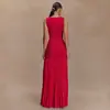 Vestido de Verano Nuevo Estilo de Moda con Escote Bardot sin Mangas que Ceñe la Cintura, Vestido Largo Sexy Liso con Pliegues y Cinta en Color Rojo Rosa al por Mayor