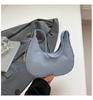 Bolso Crescent Pequeño de Mano 2025 Primavera y Verano Nuevo Bolso de Mujer Bolso Crescent Estilo Occidental Sencillo Casual Bolso Cruzado