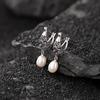 Pendientes de plata de ley Yilu S925 con forma de perla de agua dulce, estilo vintage, con forma de codo hueco y suerte, irregulares.