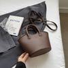 Bolsa de textura simples casual transfronteiriça feminina 2024 novo design de nicho de estilo coreano bolsa de ombro bolsa carteiro