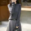 Suéter feminino de outono e inverno com mangas compridas e adornos de strass, feito de lã finamente fiada, gola redonda, estilo simples e suave, versátil como camada base