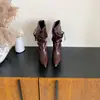Botas Femininas Estilo Europeu Bico Fino Fivela de Couro Salto Bloco Outono/Inverno 2026 Novas Salto Fino Versátil Salto Alto Elegante Meia-Panturrilha