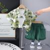 Roupas Infantis da Moda Meninos Camisa de Verão com Letras Conjunto de Manga Curta Novo Estilo 2025 Conjunto de Três Peças para Crianças Pequenas e Médias