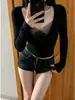 Top base sexy preto com gola V e detalhes em malha para mulheres, novo estilo de outono, camiseta de manga longa para mulheres baixinhas