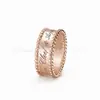 Anel Kaleidoscópio Trevo de Quatro Folhas Brilho Super Diamantes Montados à Mão Banho Espesso Ouro 18K Real Prata Esterlina Anéis de Casal Transmissão ao Vivo Dropshipping