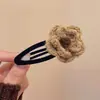 Grampo Lateral de Flor de Lã Suave para Mulheres 2025 Novo Elegante BB Clip Franja Cabelo Quebrado Testa Grampo de Cabelo
