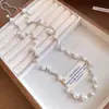 Collar colgante estilo francés de lujo ligero con cuentas de cristal y perlas, moderno y versátil para el uso diario, cadena para la clavícula con un diseño único, accesorio de nicho