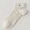 Calcetines blancos de mujer para verano, calcetines cortos de algodón finos con bordado de corazón dulce, malla transpirable, calcetines cortos sin costuras