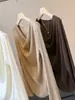 Camiseta base asimétrica de cuello caído y manga larga para mujer, nuevo estilo otoño 2026, elegante top interior plisado ajustado
