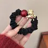 Goma para el pelo con bloques de color negro y rojo, con caballito dorado y símbolos de la suerte para el Año del Caballo, adecuada para coletas altas y accesorios para el cabello