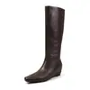 Botas de Caballero de Cuero Genuino con Aumento Invisible de 5 cm 2026 Invierno Tacón de Cuña Tacón Medio Punta Cuadrada Pequeña Cuero Genuino Caña Alta Botas Largas Mujer