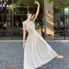 Envío Gratis Vestido de Alta Calidad para Mujer en Verano, Hermoso Estilo Nuevo de Tirantes Halter Estilo Francés Vestido Largo para Vacaciones en la Costa