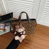 Bolso de mano de alta gama, estilo retro, para mujer, perfecto para comercio exterior; Nueva colección otoño/invierno 2026, bolso de hombro versátil y bolso cruzado elegante