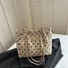 Bolso de hombro tipo tote de pana con lunares, de gran capacidad, sencillo, a la moda y artístico, estilo coreano, 2026, para exportación