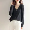 Chaqueta de punto de lana peinada, de color liso, con cuello en V, holgada, adelgazante y con hebilla para uso diario.