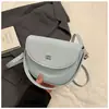 Bolso de Hombro de Nicho Tendencia Estilo Coreano 2025 Nueva Moda Elegante Bolso Cruzado Bolso Silla Minimalista Francés de Alta Gama